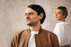 Ainio Storpirščio ir Gabijos Siurbytės duetas premjeroje „Plaučiai“ narplios ir globalius konfliktus