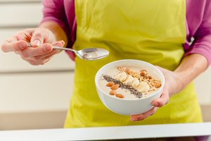 Štai kuo pataria praturtinti avižinę košę, jeigu norite lengviau atsikratyti kilogramų