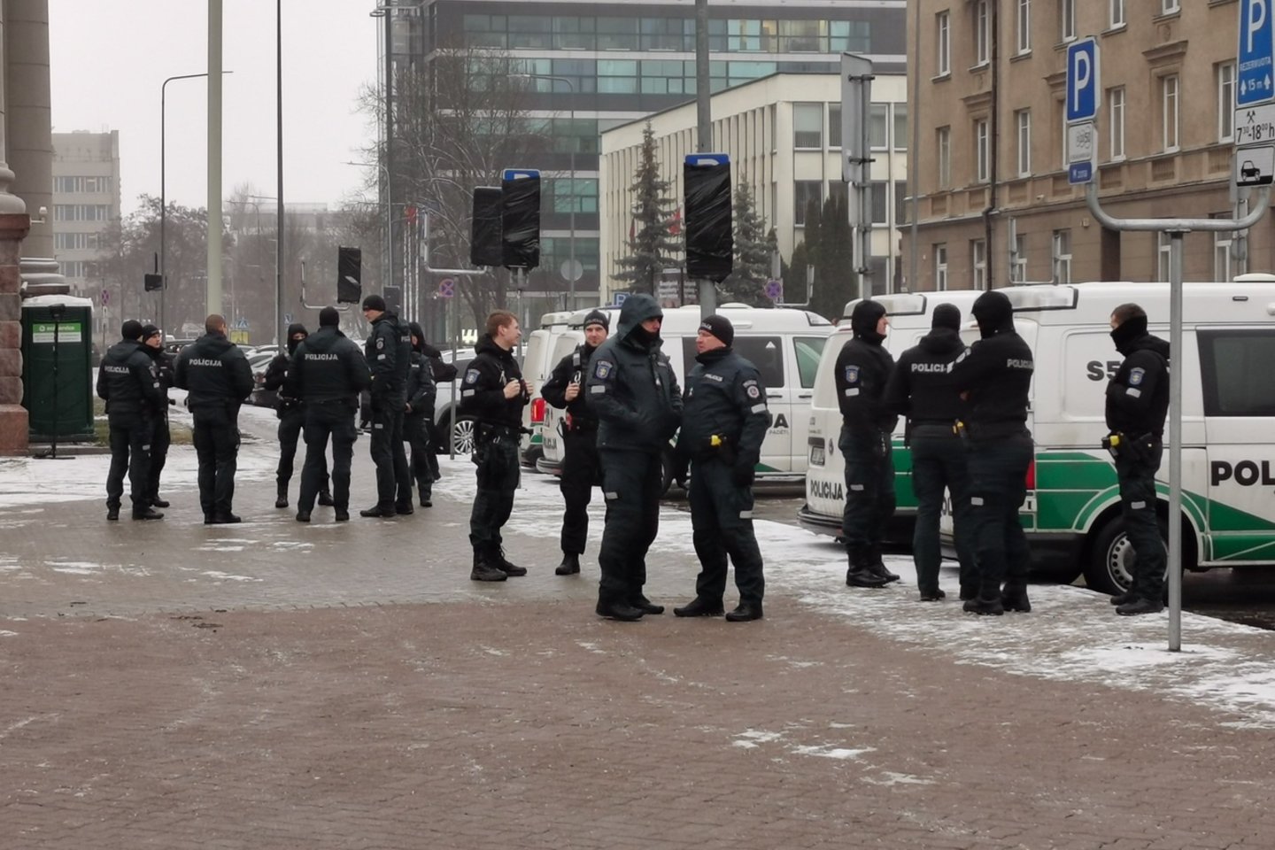 Policija prie Seimo dirbs pasiruošusi galimiems protestuotojų akibrokštams.<br>R.Danisevičiaus nuotr.