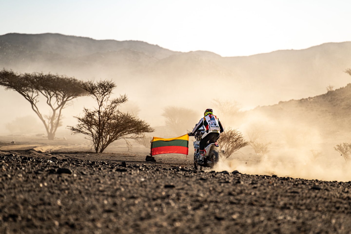 Ketvirtadienį Saudo Arabijoje Dakaro lenktynininkai sieks įveikti 11 etapą. Iki finišo liko vos du greičio ruožai.<br>A.Gelažninko feisbuko nuotr.