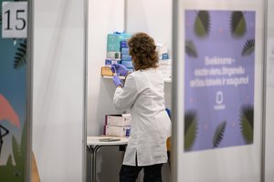 Profesorius V. Usonis: vaikai vakciną nuo COVID-19 toleruoja geriau nei suaugusieji