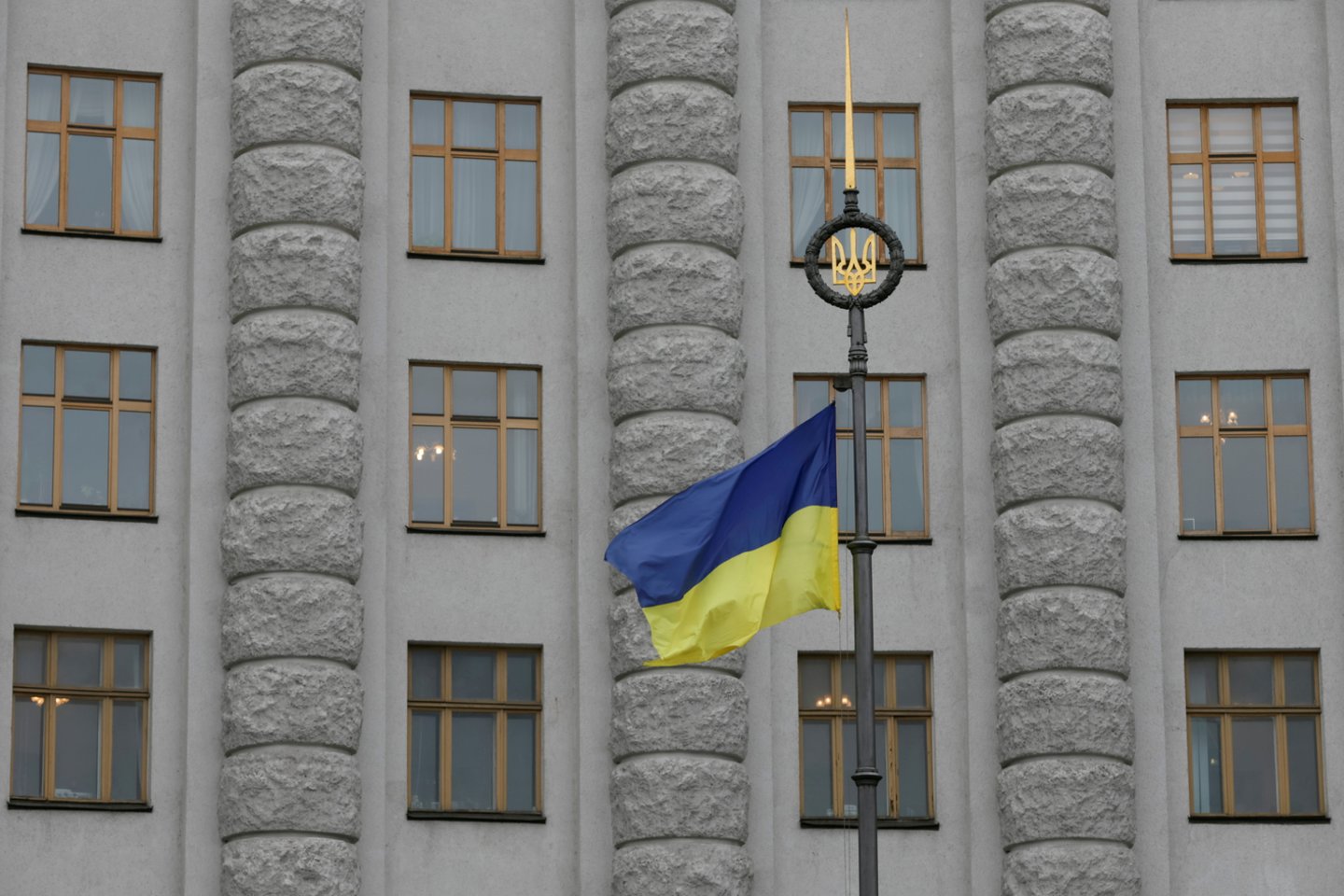 Ukrainos vyriausybės institucijų tinklalapiai naktį iš ketvirtadienio į penktadienį tapo kibernetinės atakos taikiniu.<br>Reuters/Scanpix nuotr.