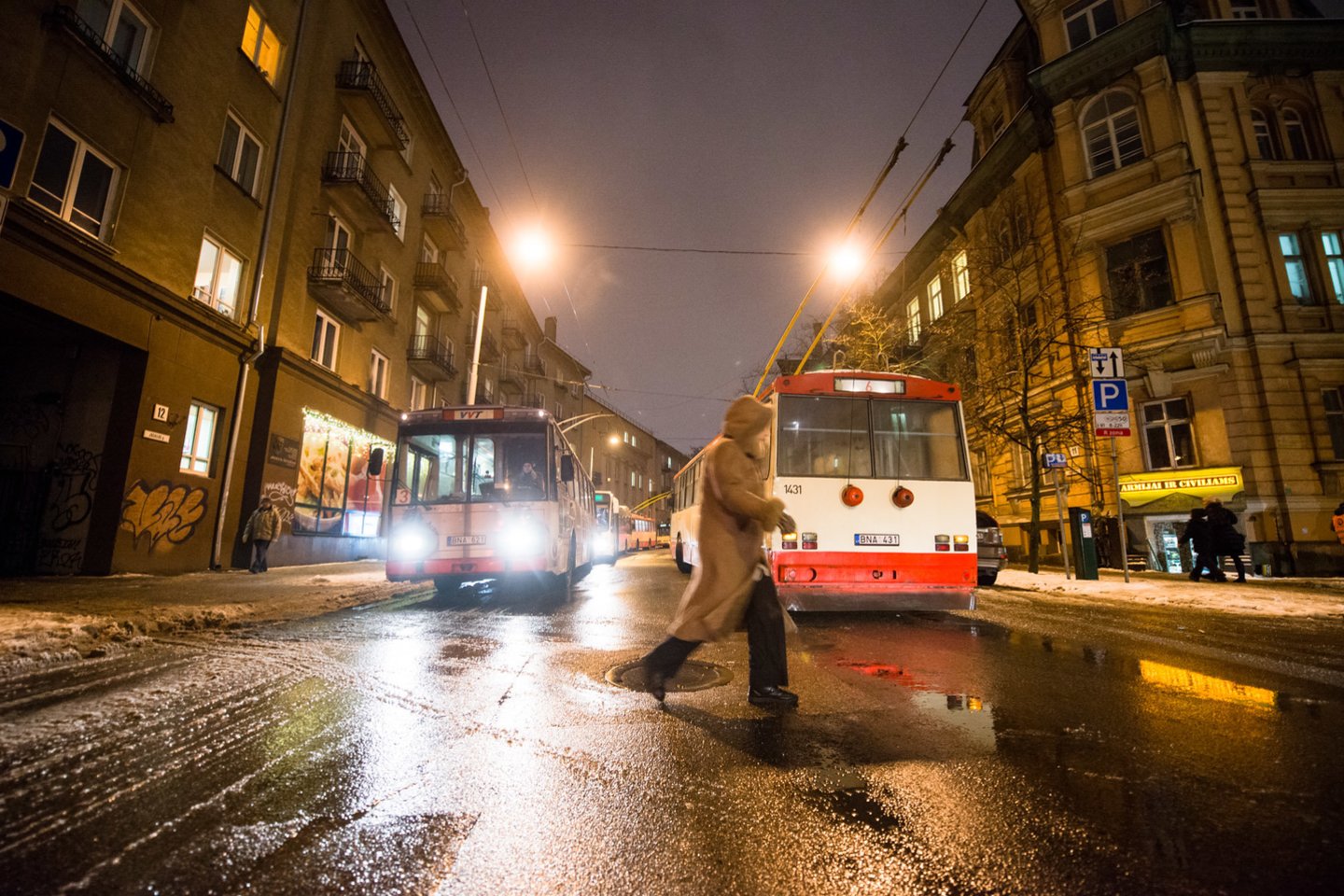 Vilniaus viešąjį transportą ištiko gili krizė – trūksta vairuotojų, o ir tie patys protestuoja.<br>J.Stacevičiaus nuotr.