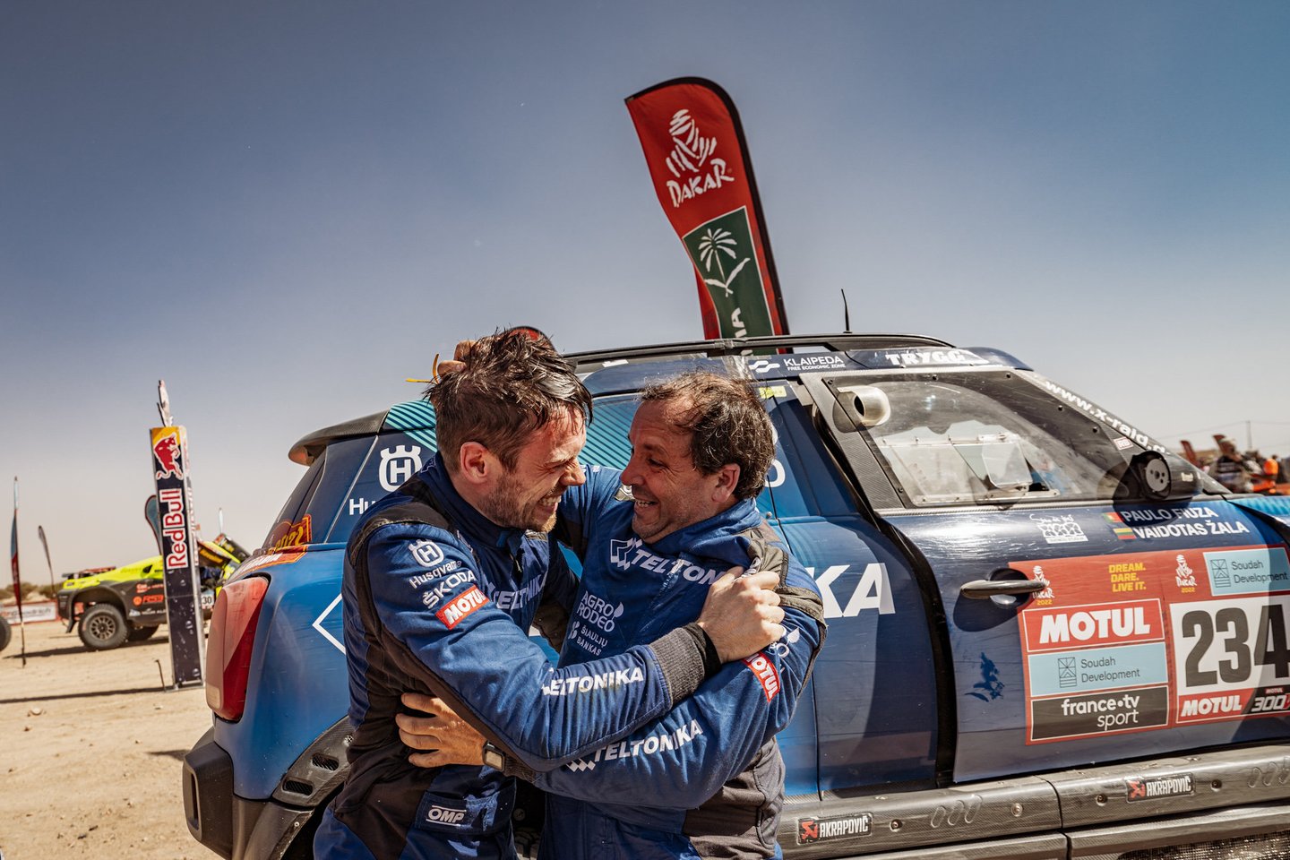 Dienos planą su kaupu įgyvendinęs „Teltonika Racing“ komandos ekipažas, Vaidotas Žala ir Paulo Fiuza, paskutiniajame 2022 metų Dakaro greičio ruože užėmė penktąją vietą.<br>Pranešėjų spaudai nuotr.