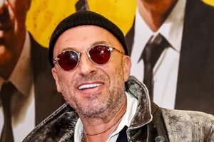 54-erių Dmitrijus Nagijevas – tikras lovelasas: gyvena su dviem moterimis