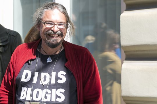 Seniai matytas legendinis atlikėjas A. Makejevas ryžosi avantiūrai: pasirodė ne vienas