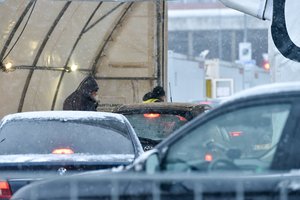 Vilniuje – automobilių eilės prie testavimo punkto: paaiškino, kas nutiko ir kokius asmenis apgręš be testo