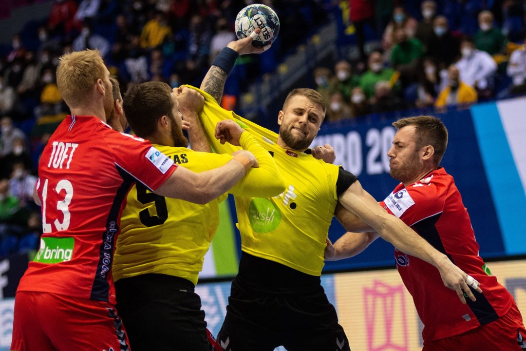 Litauiske håndballspillere, som føler kraften i Norge, kommer tilbake fra EM uten seier
