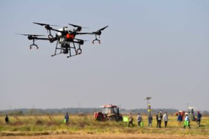 Švedijoje – įtampa dėl paslaptingų dronų: pasirodė ne tik prie atominių elektrinių, bet ir virš oro uostų