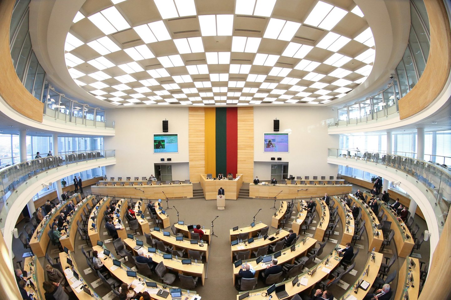 Po svarstymo Seimas pritarė Žmonių užkrečiamųjų ligų profilaktikos ir kontrolės įstatymo pataisoms, galutinis balsavimas laukia ketvirtadienį.<br>R.Danisevičiaus nuotr.