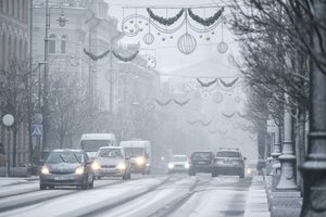 Automobilių pardavimai pernai krito į naujas žemumas: didžiausias nuosmukis fiksuotas Vokietijoje