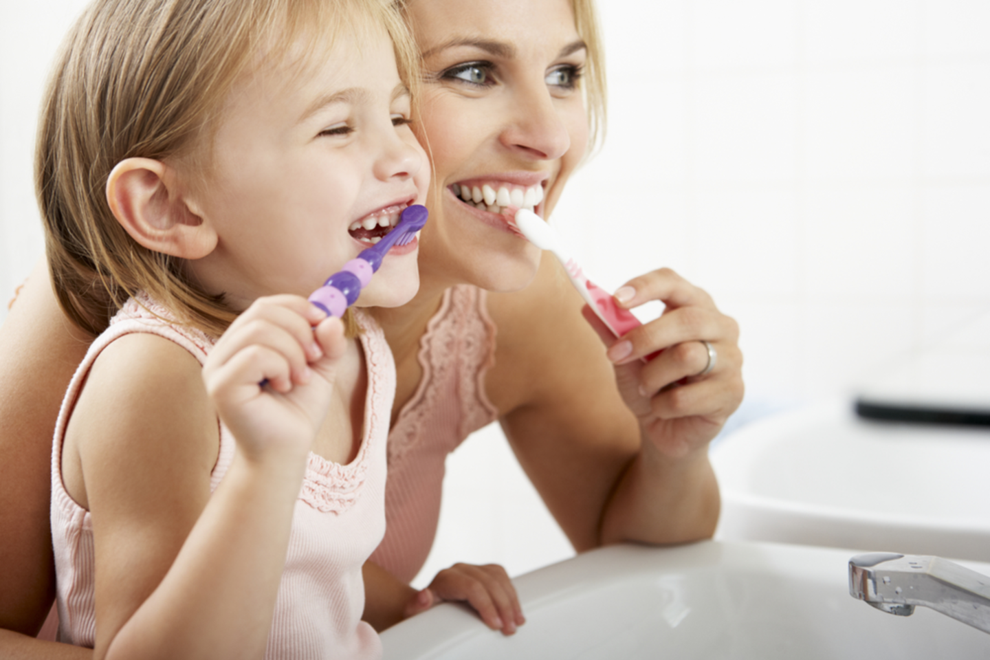 Dauguma šiuolaikinių tėvų vaikučių dantimis labai rūpinasi, bet to ne visuomet pakanka.<br> Pranešimo siuntėjų nuotr.