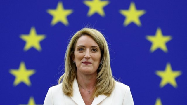 Europos Parlamente išrinkta jauniausia istorijoje pirmininkė: ja tapo R. Metsola