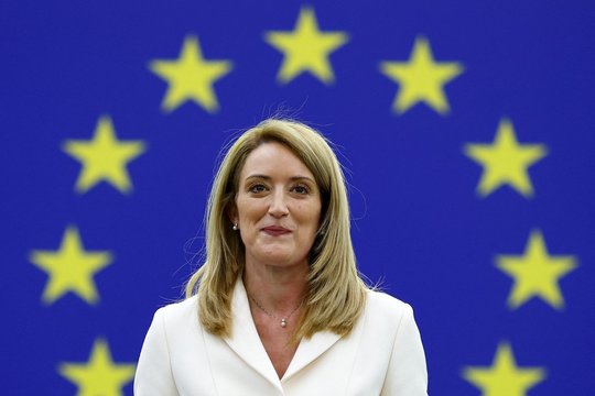 Europos Parlamente išrinkta jauniausia istorijoje pirmininkė: ja tapo R. Metsola