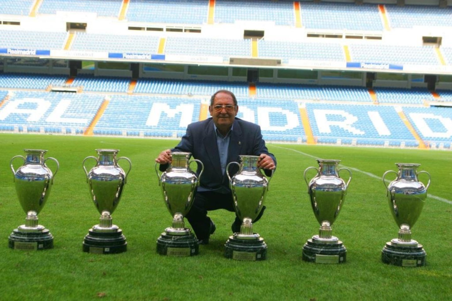 Antradienį eidamas 89-uosius metus mirė vienintelis Europos futbolo istorijoje šešiskart UEFA Čempionų taurės savininkas, garsus ispanų Madrido „Real“ ekipos žaidėjas Francisco Gento Lopezas, turėjęs pravarde Paco.<br> marca.com nuotr.