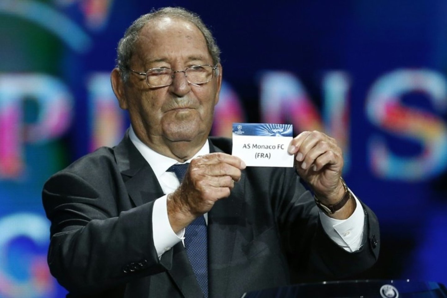 Antradienį eidamas 89-uosius metus mirė vienintelis Europos futbolo istorijoje šešiskart UEFA Čempionų taurės savininkas, garsus ispanų Madrido „Real“ ekipos žaidėjas Francisco Gento Lopezas, turėjęs pravarde Paco.<br> uefa.com nuotr.