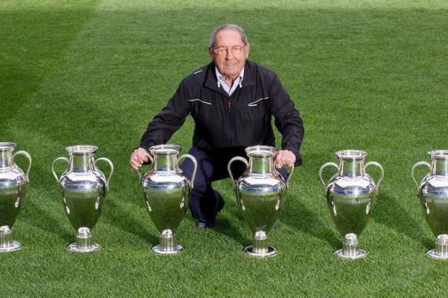 Antradienį eidamas 89-uosius metus mirė vienintelis Europos futbolo istorijoje šešiskart UEFA Čempionų taurės savininkas, garsus ispanų Madrido „Real“ ekipos žaidėjas Francisco Gento Lopezas, turėjęs pravarde Paco.<br> marca.com nuotr.