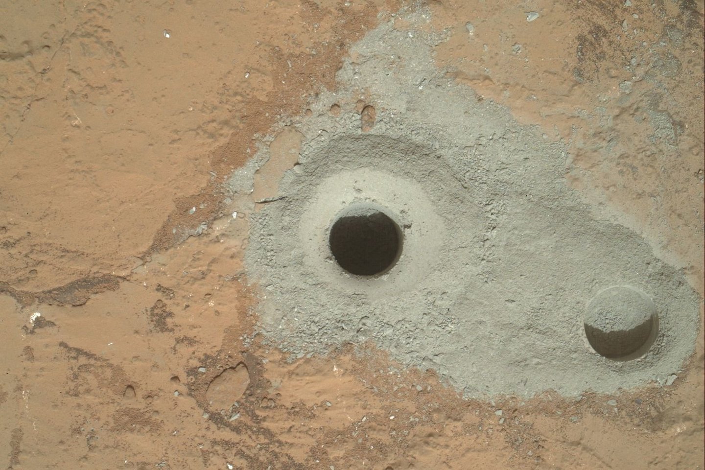  Marsaeigis nuo 2012 m. rugpjūčio iki 2021 m. liepos gręžė ir rinko nuosėdų mėginius keliose kraterio vietose.<br> NASA nuotr.