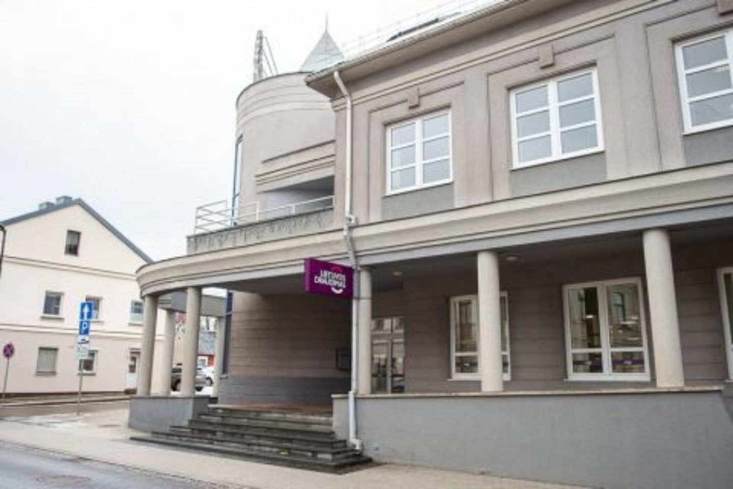 Panevėžyje, už milijoną eurų parduodamas bendrovei „Lietuvos draudimas“ priklausantis administracinis pastatas Respublikos gatvėje.<br>R.Ančerevičiaus nuotr.