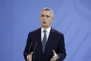 J. Stoltenbergas žada netrukus pateikti Rusijai pasiūlymus dėl Europos saugumo