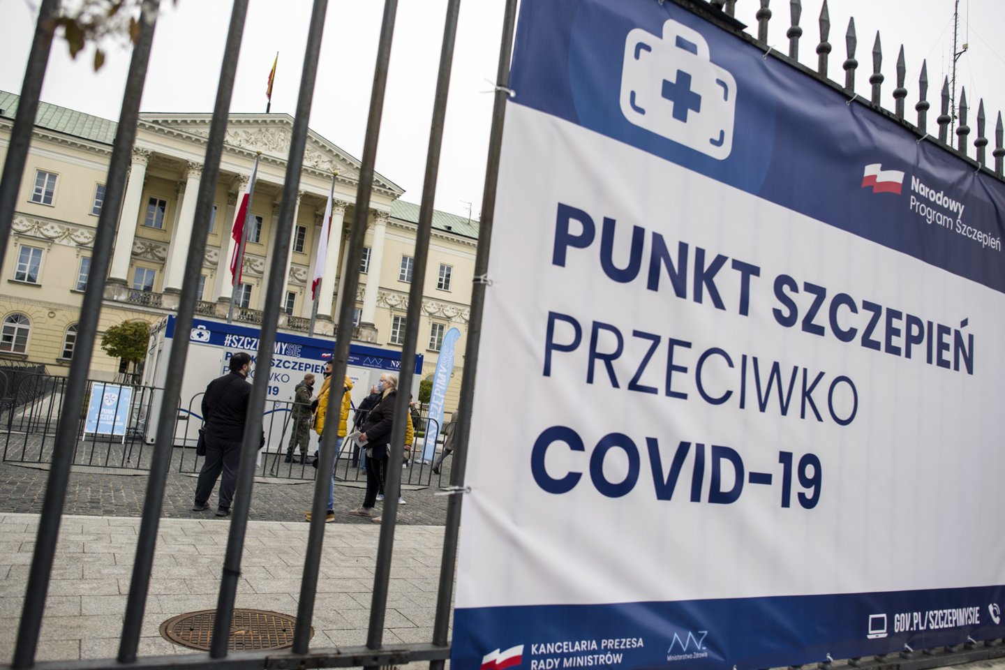 Lenkijos medicinos autoritetai pareiškė nematantys prasmės patarinėti vyriausybei, nes jų rekomendacijos nėra įgyvendinamos.<br>ZUMAPress/Scanpix