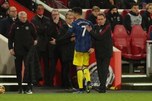 C. Ronaldo išliejo nepasitenkinimą treneriu: „Kodėl tu nusprendei mane pakeisti?“