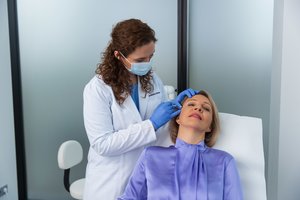 Gydytoja dermatovenerologė atsakė į 5 dažniausius klausimus apie grožio injekcijas