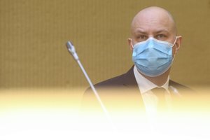 A. Veryga: privalomas medikų ir socialinių darbuotojų skiepijimas plintant omikron atmainai praranda bet kokią prasmę