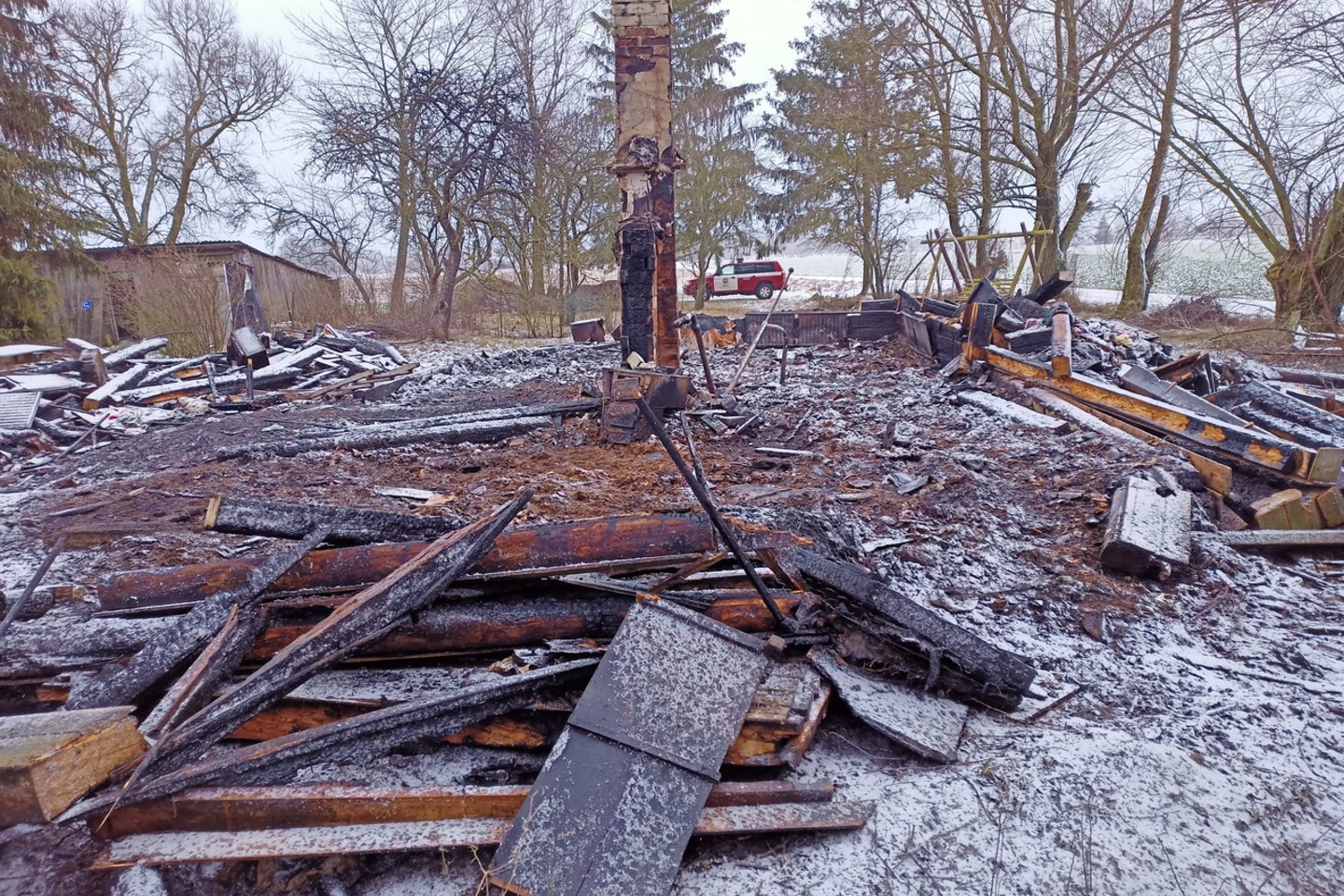  Per gaisrą Šakių rajone žuvo vyras, namas sudegė iki pamatų. <br> Ugniagesių nuotr.