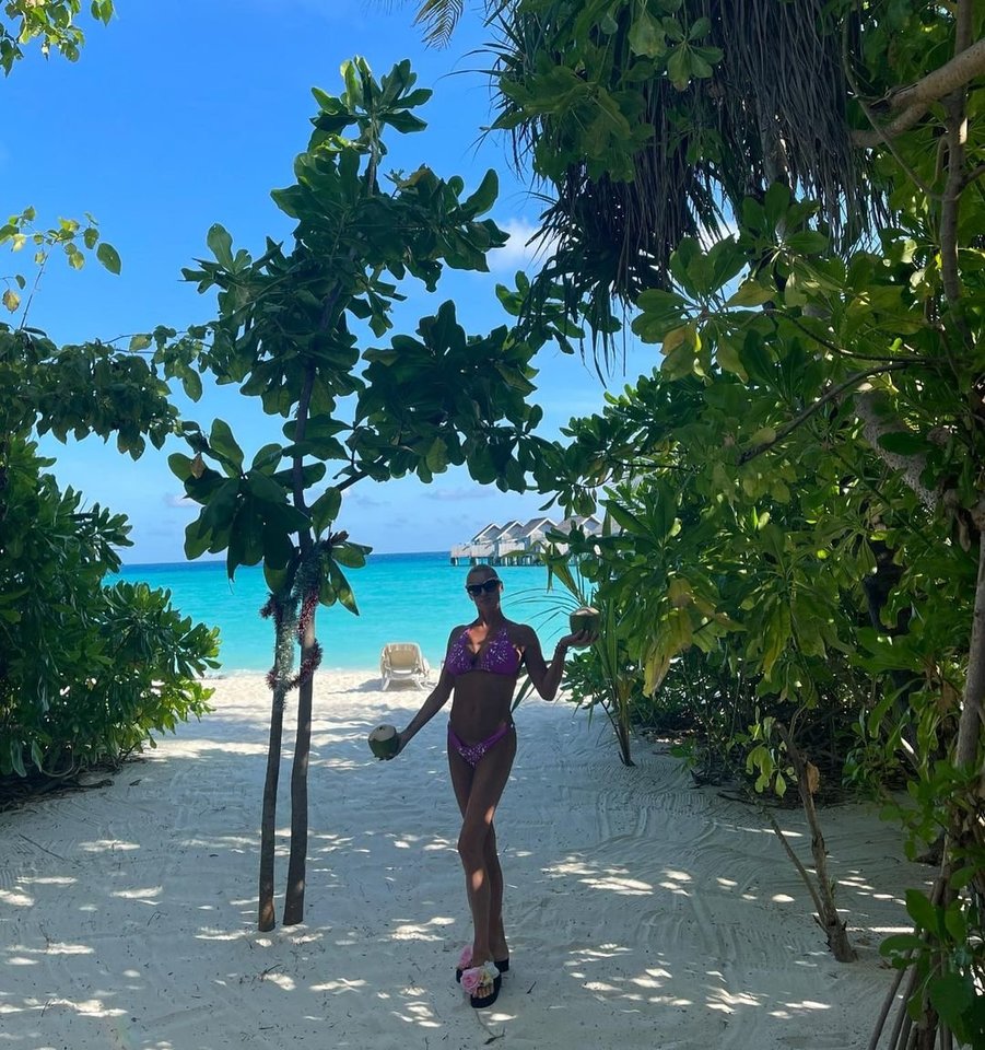  Anastasija Voločkova dalijosi pasakiškais vaizdais iš atostogų Maldyvuose.<br> Instagramo nuotr.