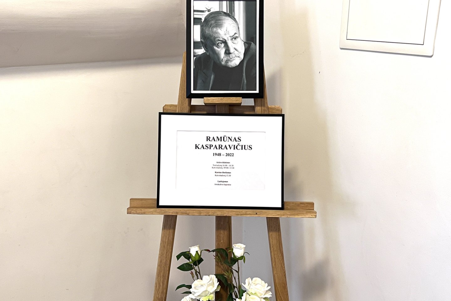 Atsisveikinimas su rašytoju Ramūnu Kasparavičiumi.<br>V.Ščiavinsko nuotr.