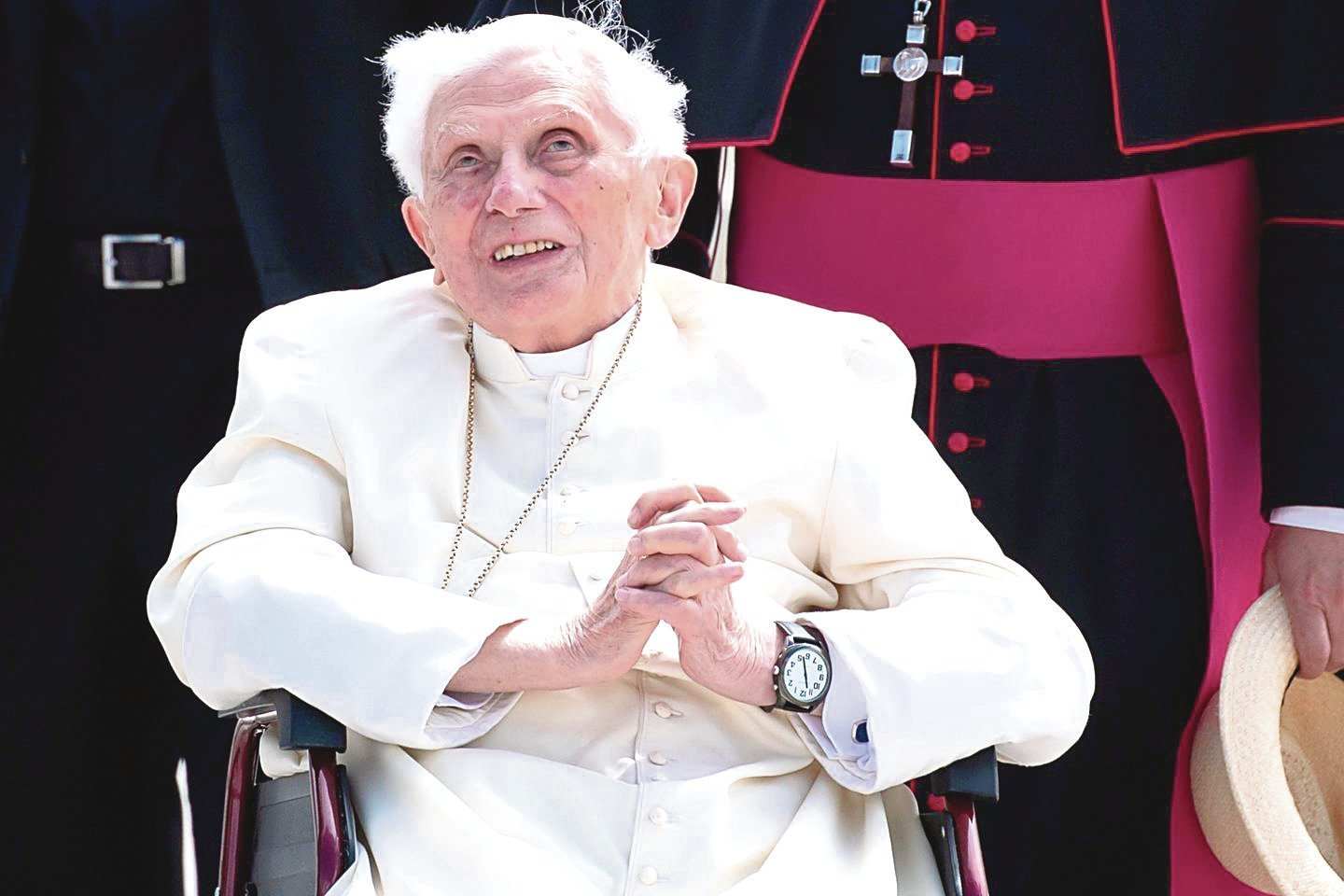 Buvęs popiežius Benediktas XVI nesiėmė veiksmų keturiose vaikų išnaudojimo bylose.<br>M.Patašiaus nuotr.