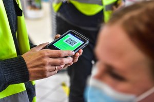 Pasisakė apie valdžios kovą: verčiasi per galvą, kas bus pirmas, kuris pasiūlys išjungti galimybių pasą