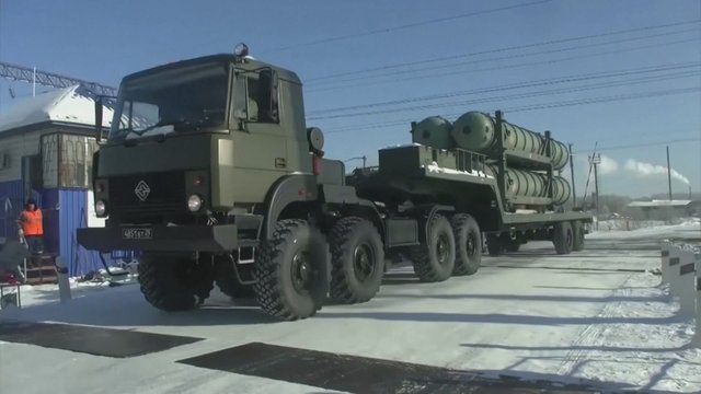 Rusija įnirtingai ruošiasi karinėms pratyboms Baltarusijoje: siunčia du sistemų S-400 divizionus