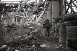 Ukraina: Rusija į Donbasą siunčia papildomų ginklų, karinės įrangos