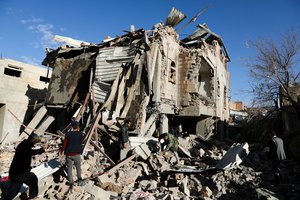 Per aviacijos smūgį kalėjimui Jemene žuvo arba sužeista per 200 žmonių