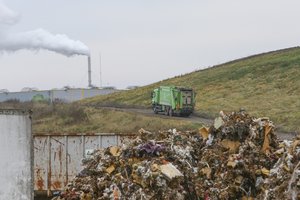 Šiukšlių karas tęsiasi: nuo šeštadienio Šiaulių regione stabdomas šiukšlių rūšiavimas