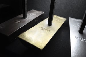 Auganti infliacija skatina investuoti į auksą: atsakė, ar verta tai daryti