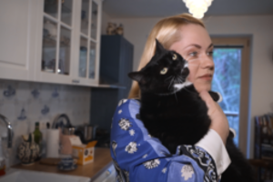 Agnės Šataitės katės Zoika ir Micė išdresiravo visą jos šeimą