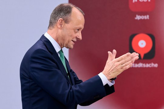 Vokietijos centro dešinieji naujuoju lyderiu išsirinko A. Merkel kritiką