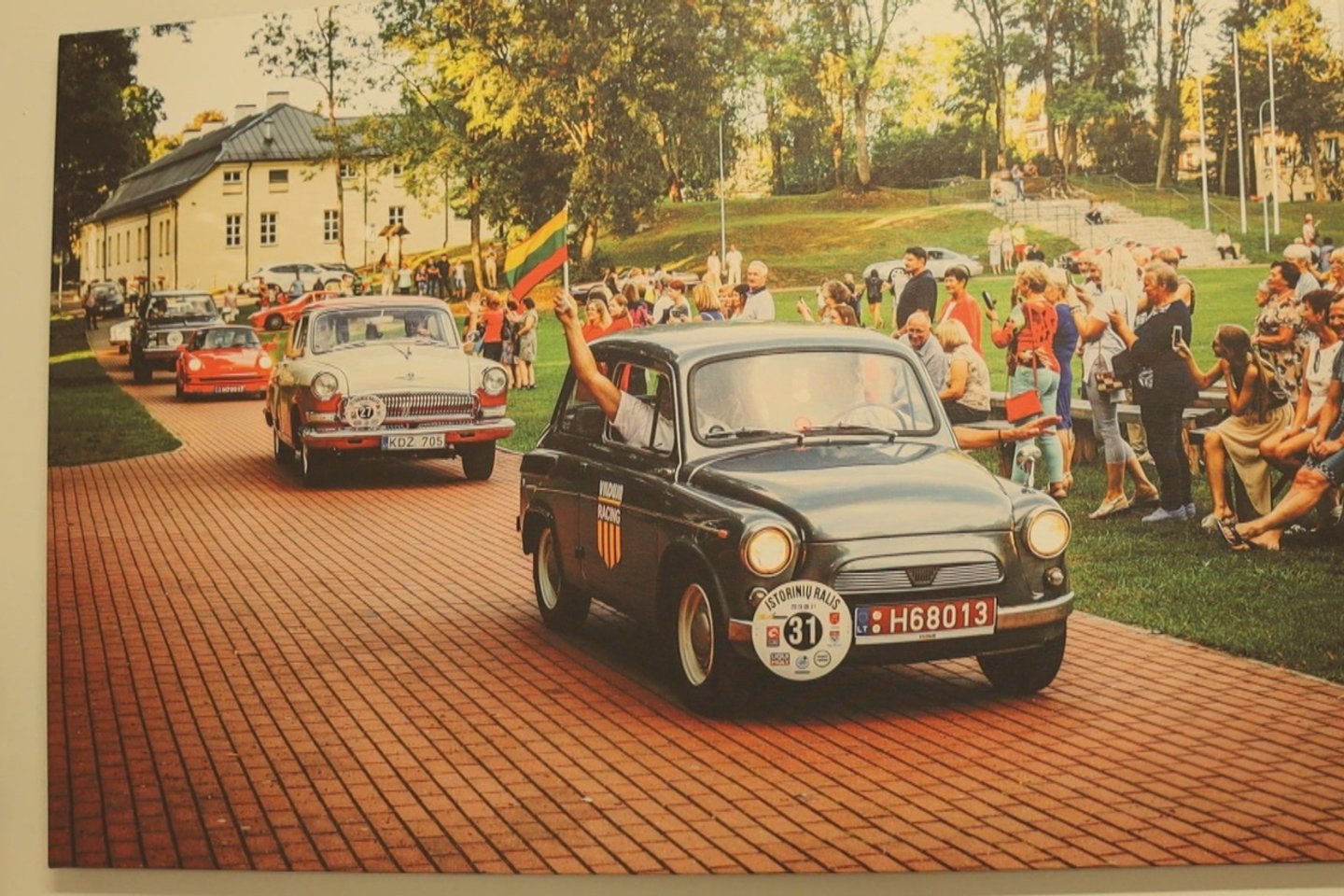 Per trejus metus idealiai restauruotas „Zaparožietis“ dalyvavo įvairiose lenktynėse ir nė karto nebuvo sugedęs.<br>Stop kadras.