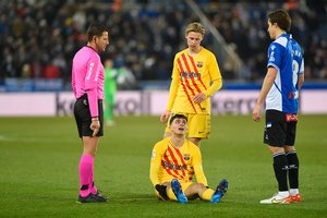 „Barcelona“ rungtynių pabaigoje išsigelbėjo prieš „Alaves“