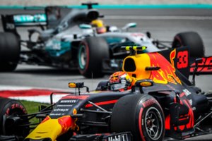 Kiek svorio F1 lenktynininkai netenka lenktynių metu?