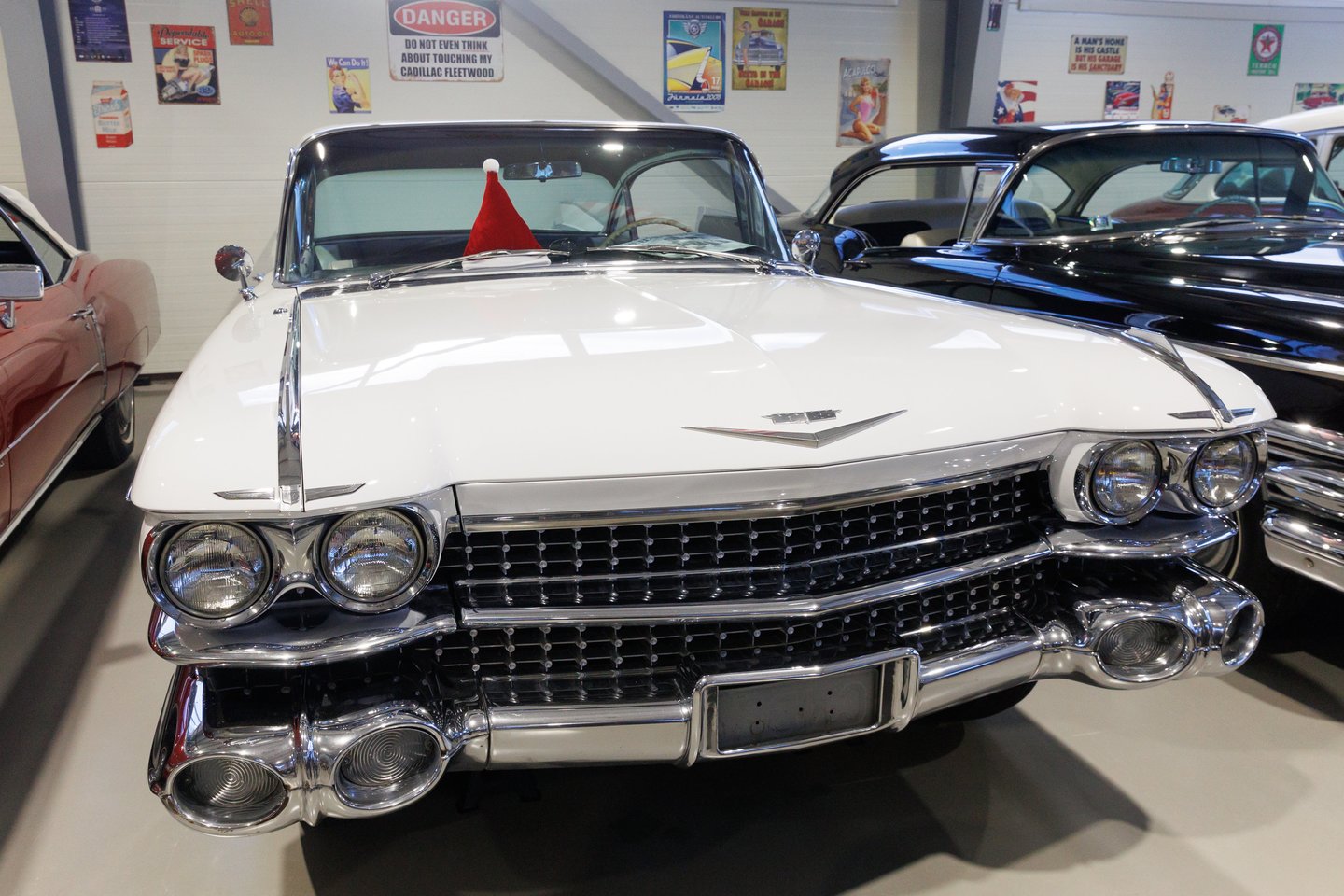 O kolekcijos pasididžiavimas – „Cadillac De Ville“, kokiu važinėjo E.Presley.<br> T.Bauro nuotr.