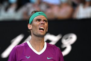 Rekordinį „Grand Slam“ titulą medžiojantis R. Nadalis vos atlaikė D. Šapovalovo iššūkį