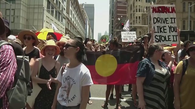 Australijos vyriausybė įsigijo aborigenų vėliavos autorines teises: nuo šiol bus laisvai prieinama