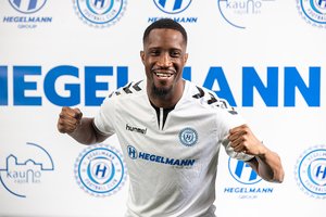 „Hegelmann“ klubas sukirto rankomis su atakuojančiu žaidėju iš Prancūzijos