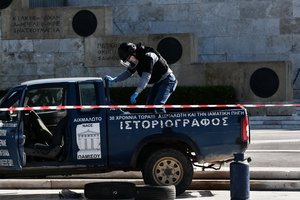 Atėnuose sprogimas apgadino biurų pastatą, parduotuves