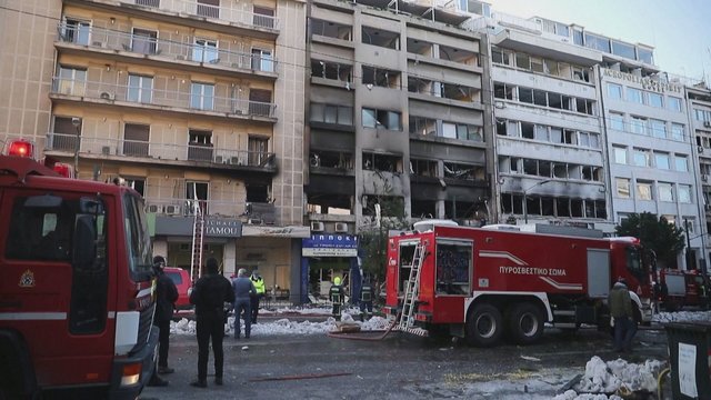 Atėnuose driokstelėjo sprogimas viename biurų pastate: ugniagesiai ieško įstrigusių žmonių