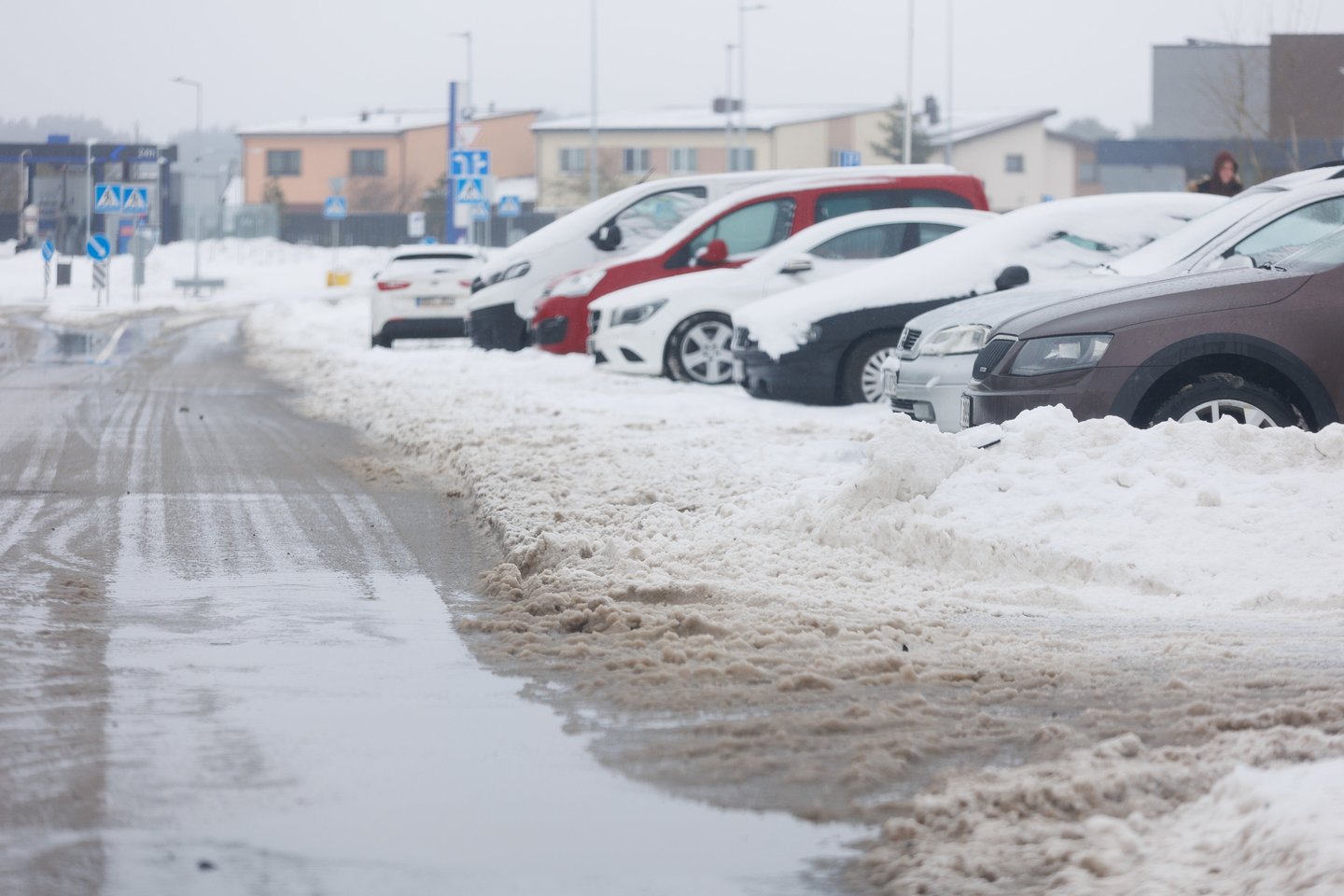 Vilniaus savivaldybės atstovai pažymėjo, kad žiemos darbai nėra vien tik sniego valymas, pėsčiųjų takų ar važiuojamosios kelio dalies barstymas.<br>T.Bauro nuotr.